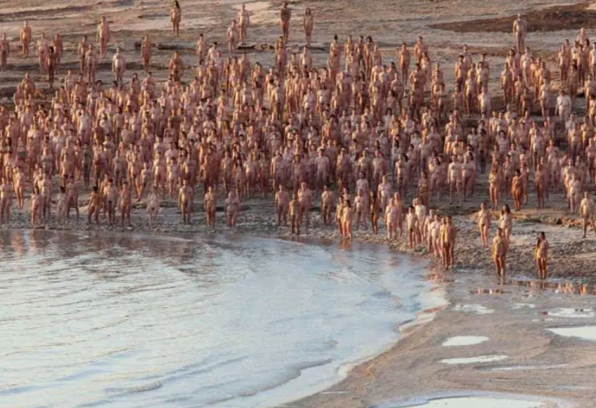 Уникальный перформанс на пляже Бонди-бич